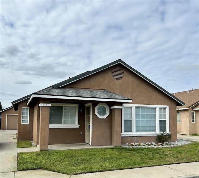 view of front of property with a front lawn