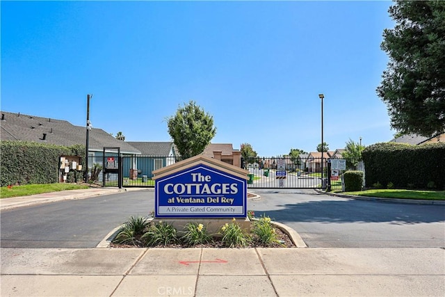 713 Vista Del Rey Dr, Atwater, CA 95301 - community sign featuring a gate and a residential view