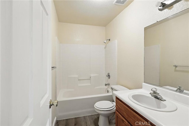 713 Vista Del Rey Dr, Atwater, CA 95301 - bathroom featuring wood finished floors, vanity, and bathtub / shower combination