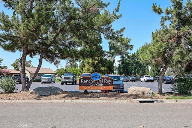 713 Vista Del Rey Dr, Atwater, CA 95301 - community sign with uncovered parking