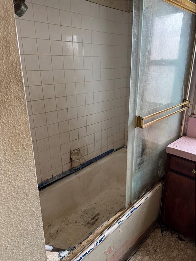 3437 Virginia Rd, Los Angeles, CA 90016 - bathroom with enclosed tub / shower combo