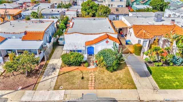 birds eye view of property with a residential view