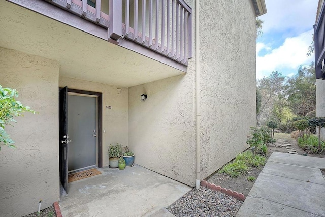 entrance to property featuring a balcony