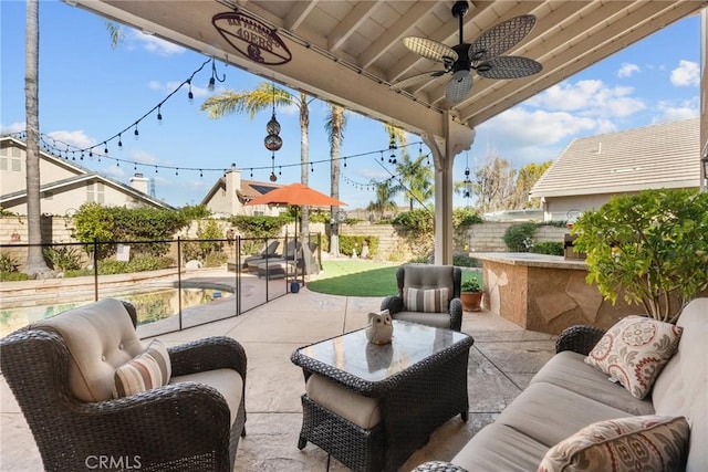 view of patio featuring ceiling fan and outdoor lounge area