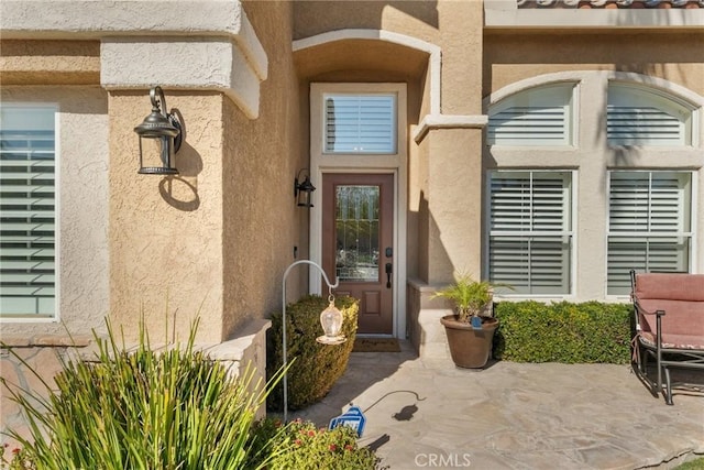 entrance to property featuring a patio