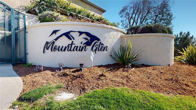 view of community / neighborhood sign