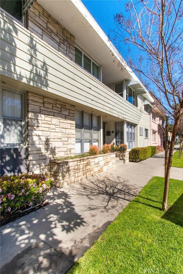 view of home's community featuring a residential view