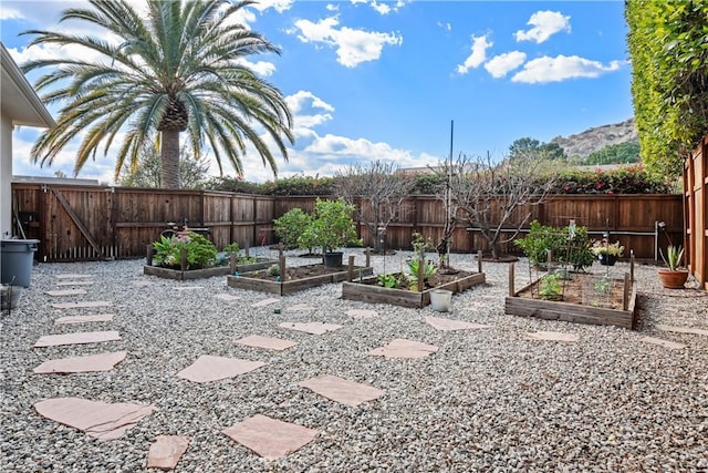 view of yard with a mountain view