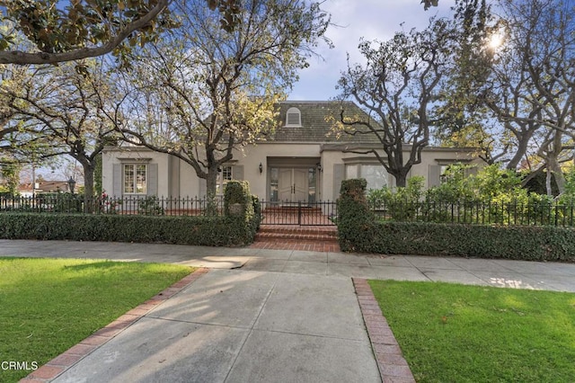 view of front of house with a front yard