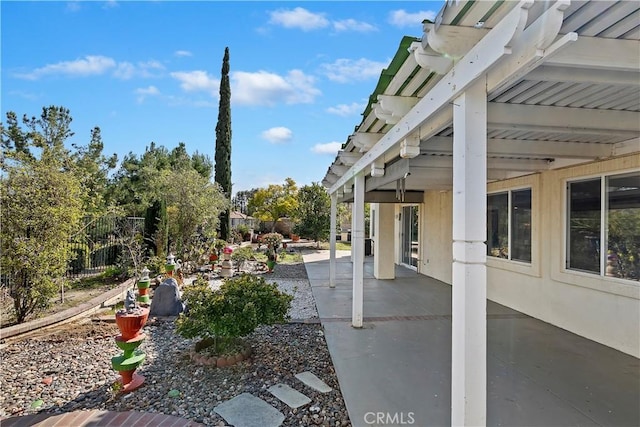 view of yard with a patio and a pergola