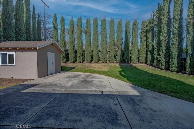 exterior space featuring an outbuilding