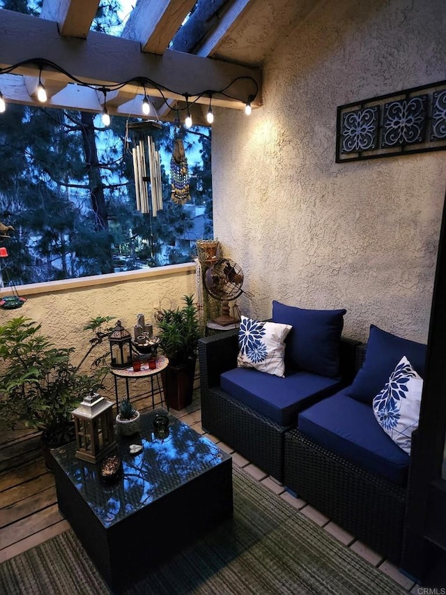 interior space featuring outdoor lounge area