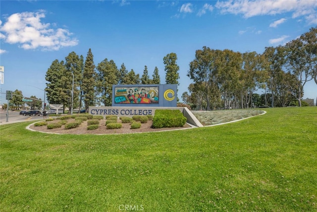 view of community / neighborhood sign