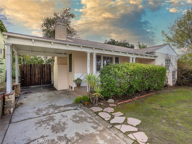 view of front of property featuring a carport