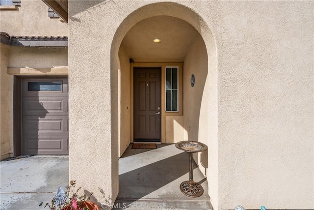 view of exterior entry with stucco siding