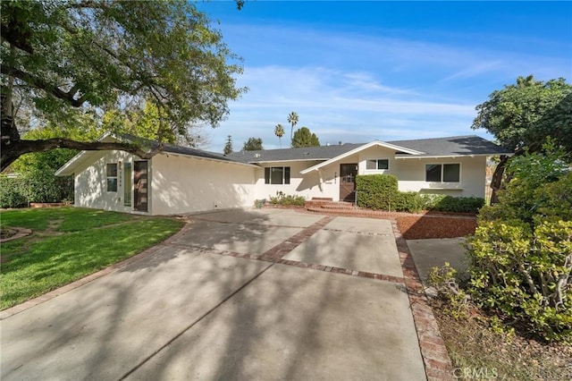 ranch-style home featuring a front yard