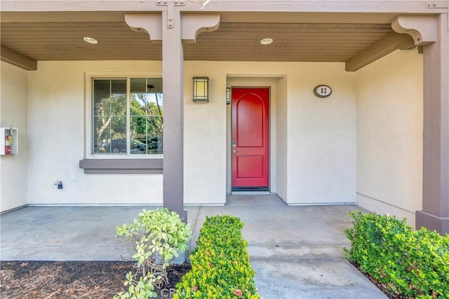 view of exterior entry featuring stucco siding