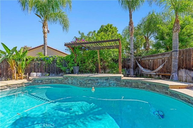 view of pool featuring a jacuzzi and a pergola