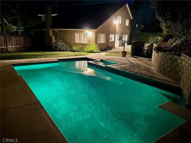 view of swimming pool featuring fence, a pool with connected hot tub, and a patio area