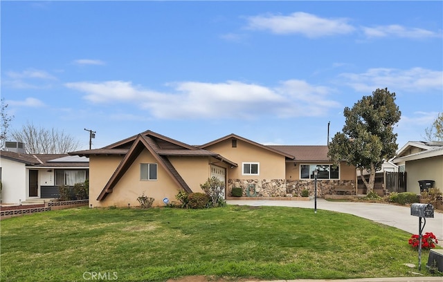 ranch-style home featuring a front lawn