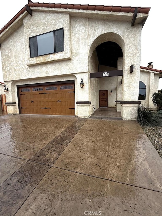 view of front facade featuring a garage