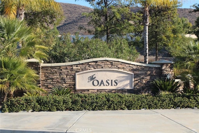 community sign featuring a mountain view