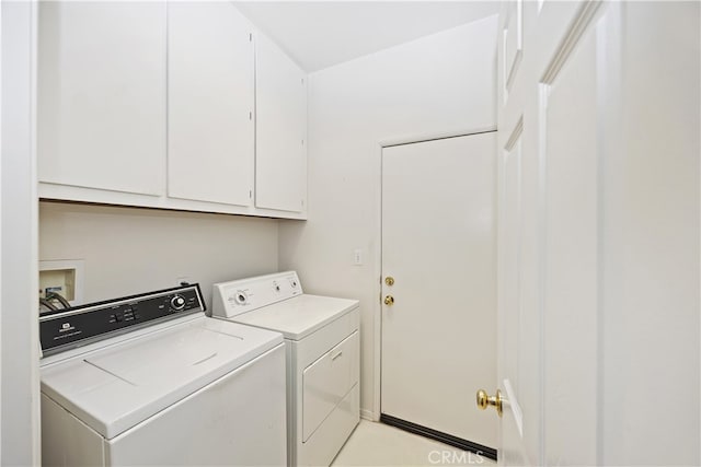 washroom featuring cabinets and washing machine and clothes dryer