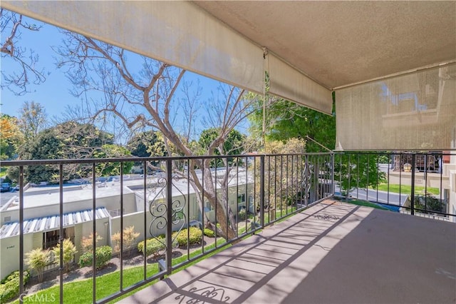 2381 Via Mariposa W Unit 2C, Laguna Woods, CA 92637 - view of balcony