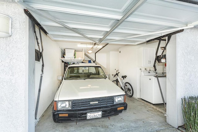 garage with washing machine and clothes dryer