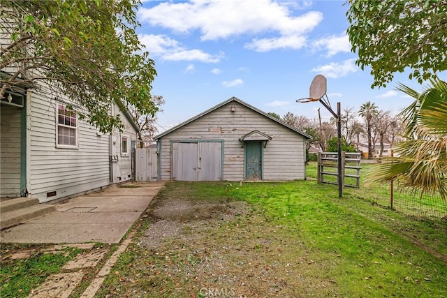 view of outbuilding featuring a lawn
