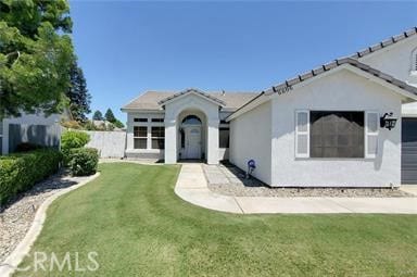 view of front of property with a front yard