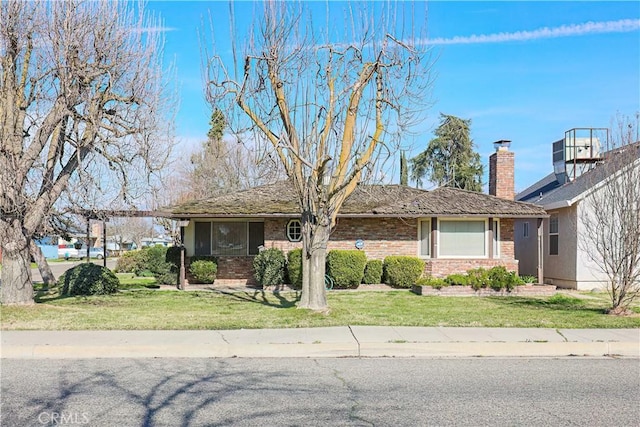 view of front of home featuring a front lawn