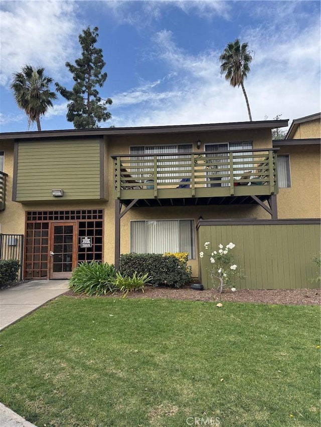 view of front of property with a front lawn