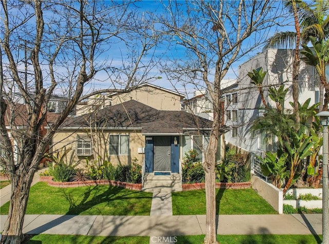 view of front of home with a front lawn