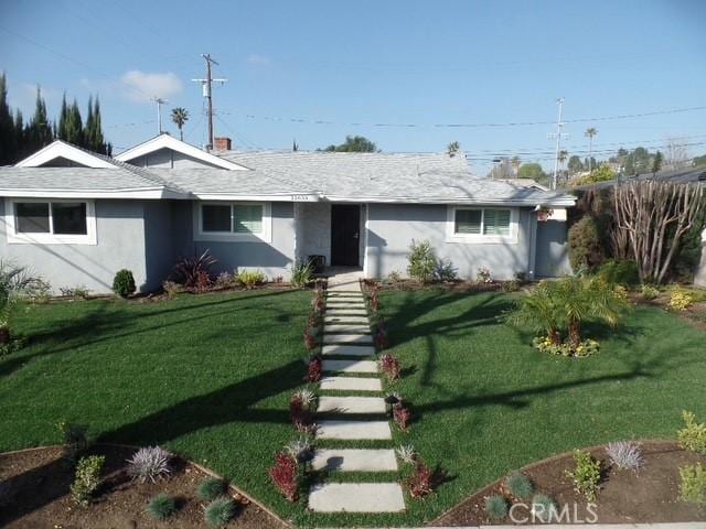 single story home featuring a front yard