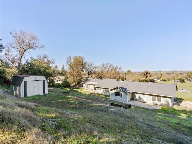 view of yard featuring an outbuilding and a storage shed