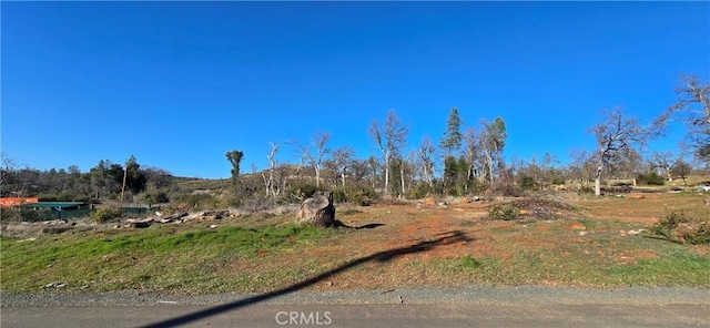 Listing photo 3 for 16530 Dam Rd, Clearlake CA 95422