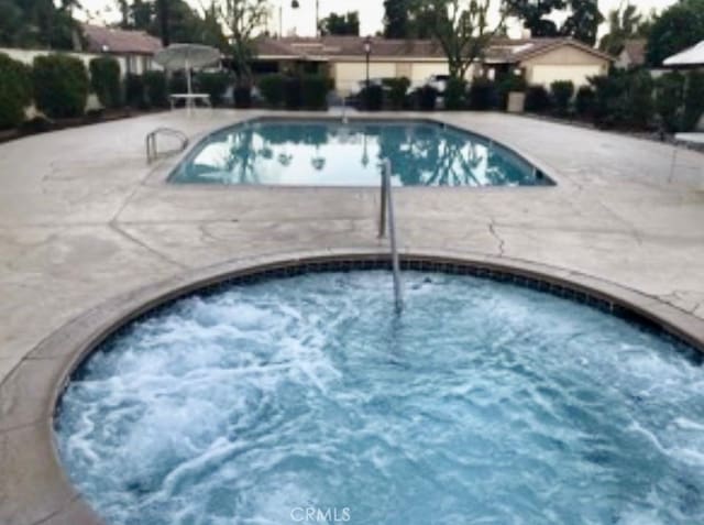 view of pool featuring a community hot tub