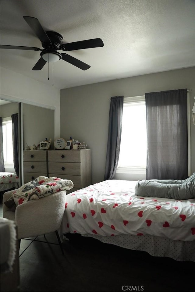 bedroom with ceiling fan