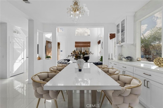 kitchen featuring an inviting chandelier