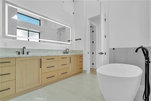 2319 Huntington Ln Unit A, Redondo Beach, CA 90278 - full bathroom featuring double vanity and a soaking tub