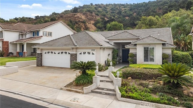 view of front facade featuring a garage