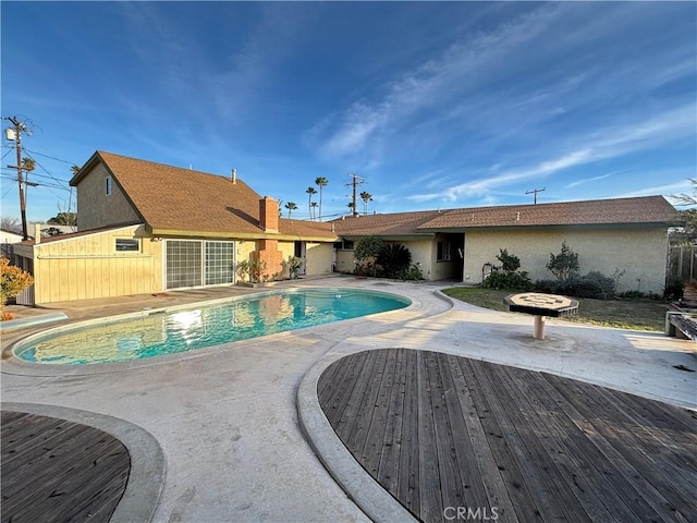 view of swimming pool