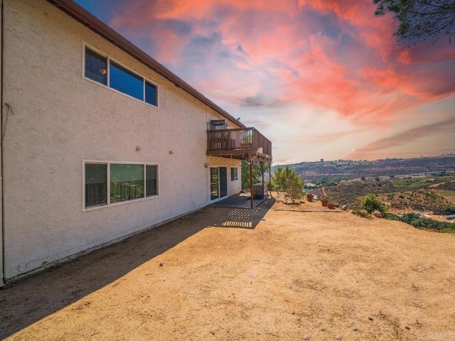 yard at dusk with a balcony