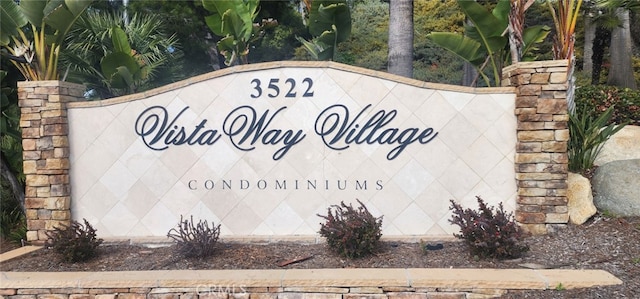 view of community / neighborhood sign