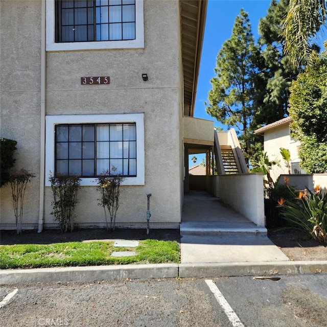 entrance to property with stucco siding