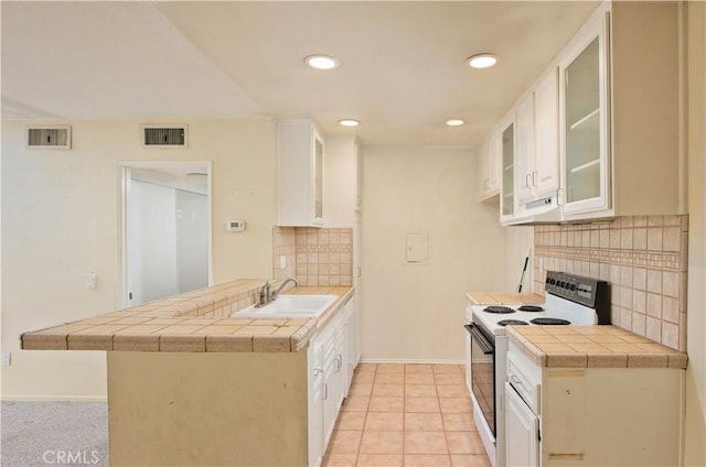 23515 Lyons Ave Unit 228, Valencia, CA 91355 - kitchen with electric stove, a sink, tasteful backsplash, a peninsula, and recessed lighting