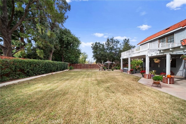 view of yard with a patio