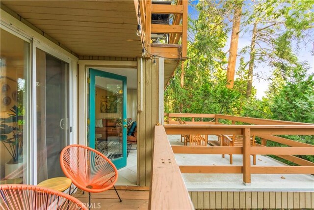 579 E Victoria Ct, Lake Arrowhead, CA 92352 - exterior space