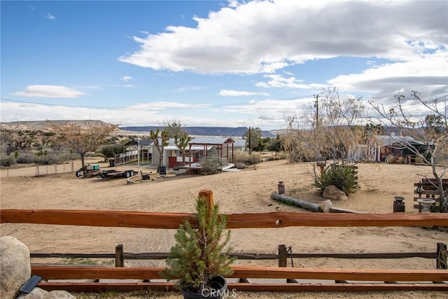 view of yard featuring a mountain view